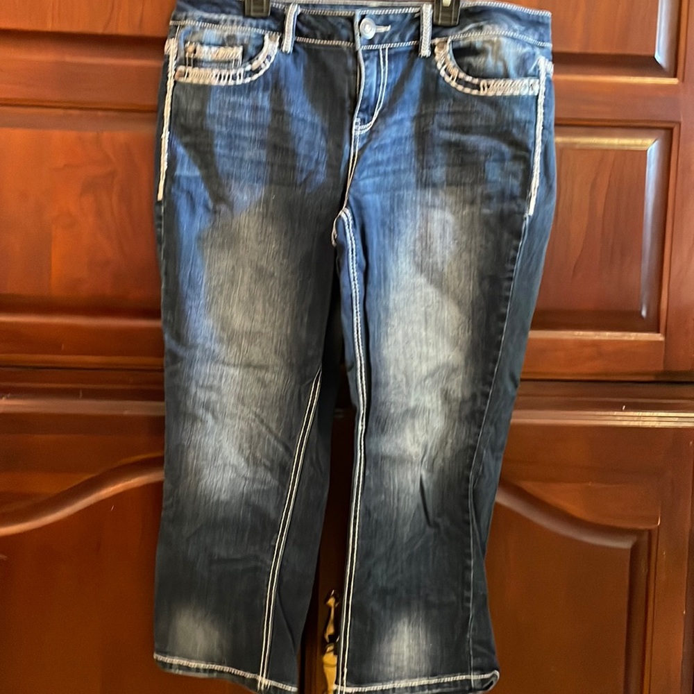 Dark wash cropped, with detailed stitching